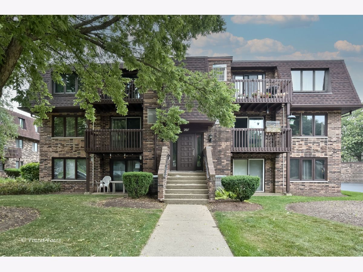 Condominiums Sold Trevor Court Crystal Lake Illinois, 207 Uteg