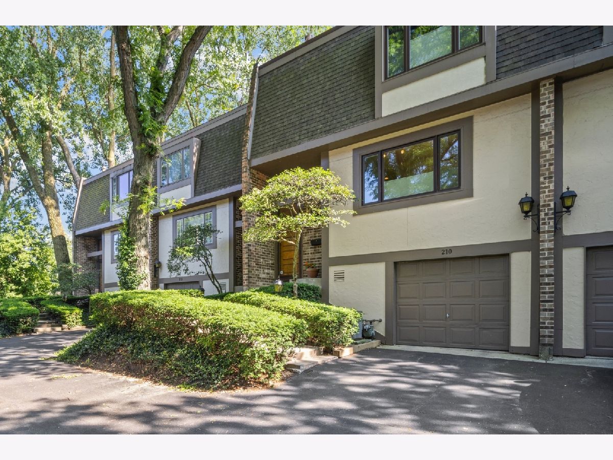 Townhomes Sold Charles Place Wilmette Illinois, 210 Charles