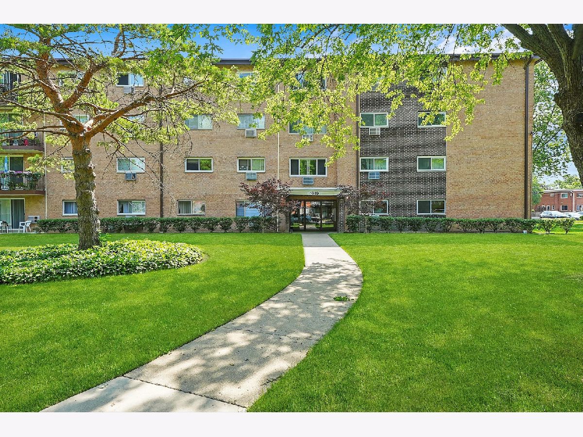 Condominiums Sold Randwood Towers Mount Prospect Illinois, 1019 Boxwood