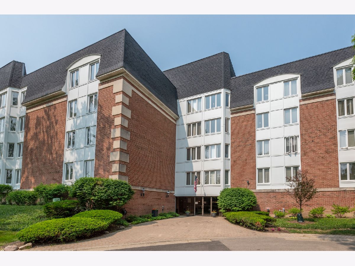 Cambridge On The Lake Buffalo Grove IL, Condominiums For Sale & For