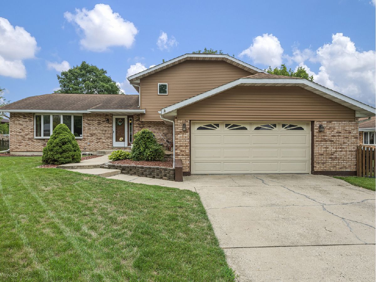 Homes Sold Aero Haven New Lenox Illinois, 812 Corsair