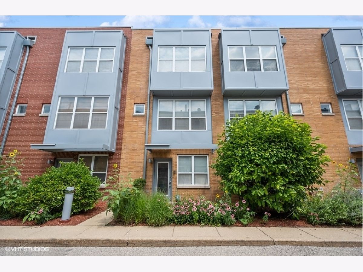 Townhomes Sold The 3500 Club Chicago Illinois, 3209 Drake