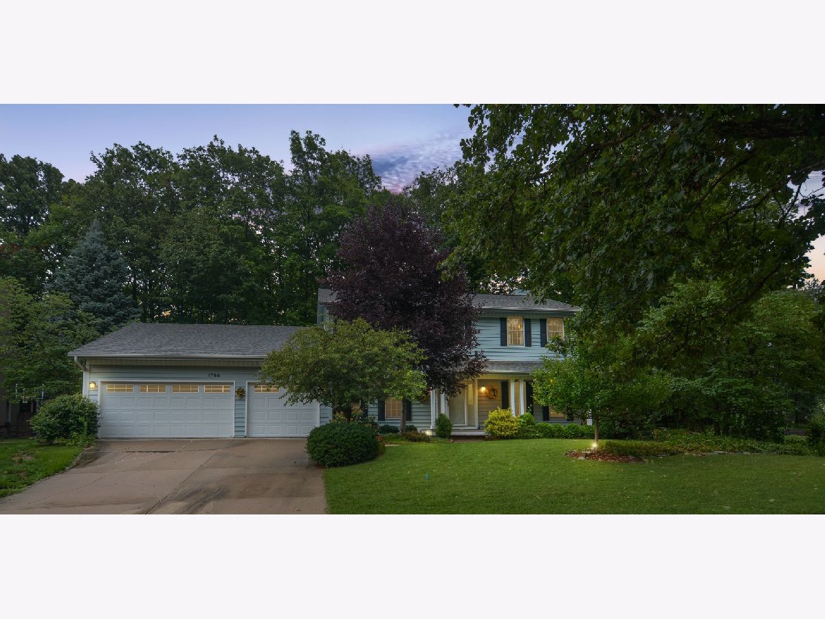 Homes & Condos & Townhomes Sold Woodland Ridge Bloomington Illinois, 1708 Sweetbriar