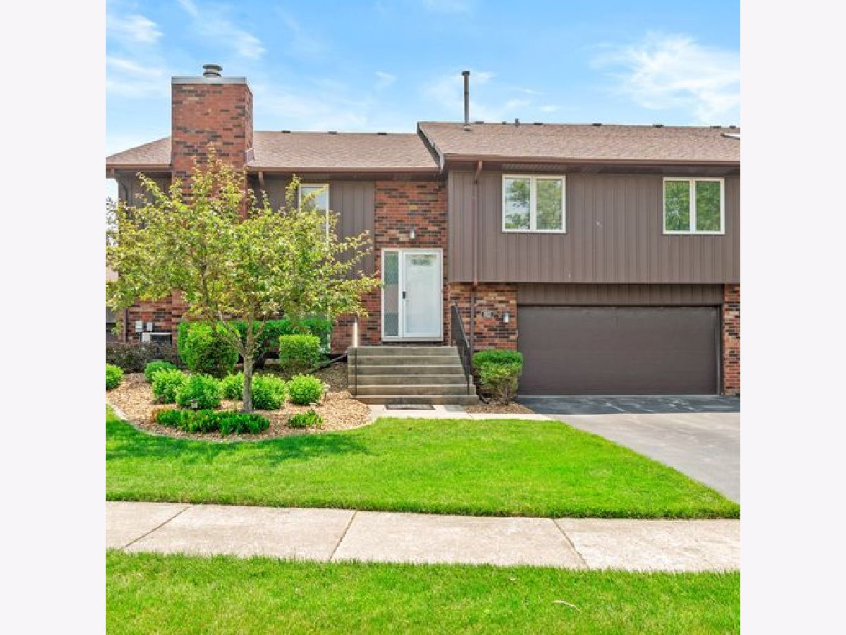 Townhomes & Condos Sold Riviera Estates Orland Park Illinois, 8923 Clearview