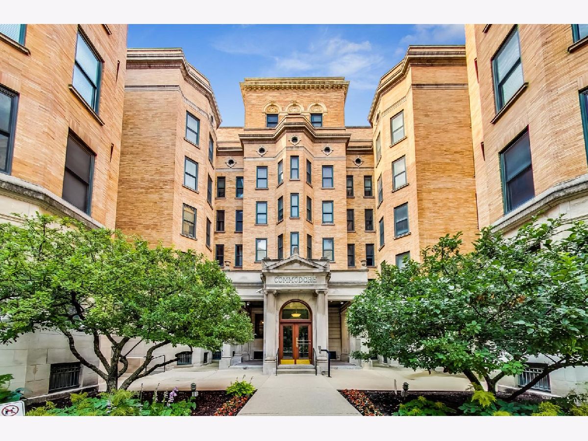 Condominiums Sold Commodore Chicago Illinois, 550 Surf