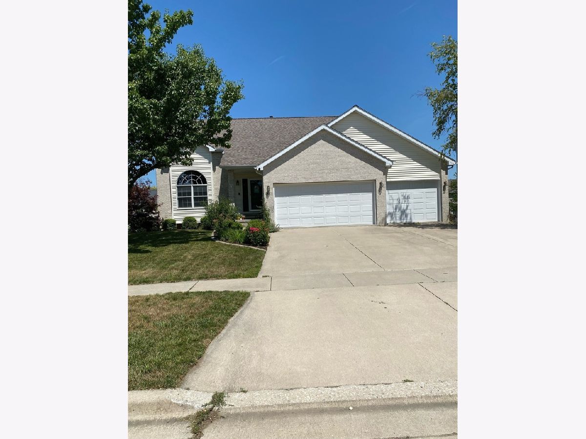 Homes & Condos & Townhomes Sold Brittany Parc Bloomington Illinois, 42 Bandecon