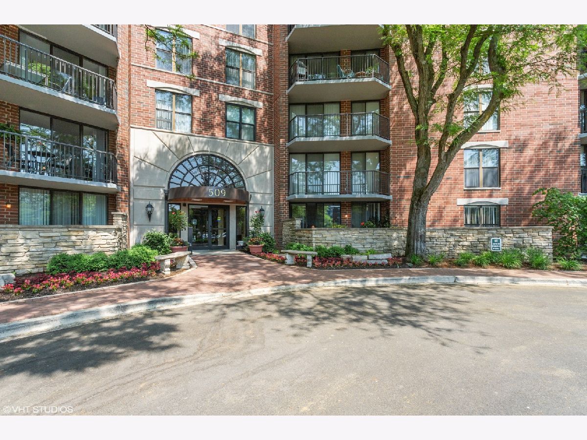 Condominiums Rented Riverplace Naperville Illinois, 509 Aurora