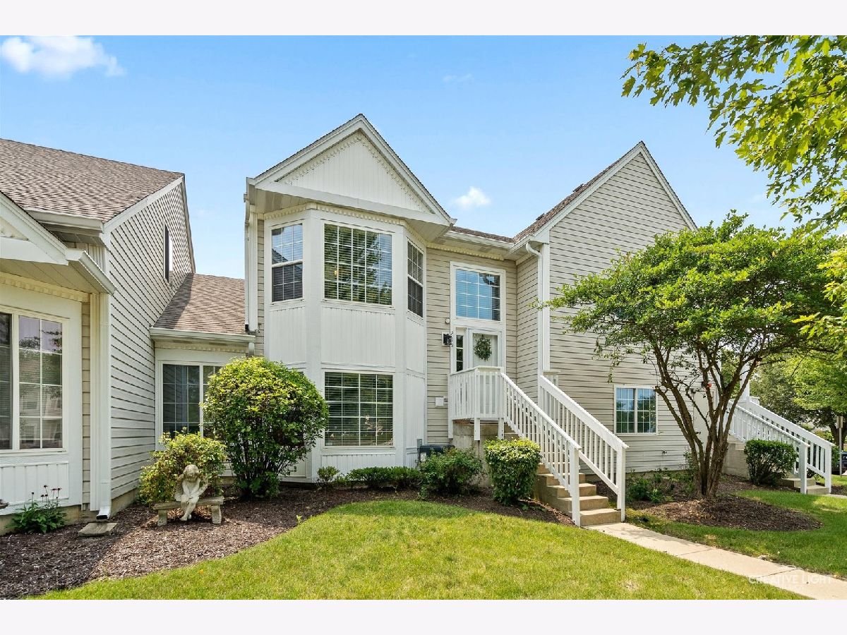 Townhomes & Condos Sold Summerwind North Aurora Illinois, 215 Hidden Creek