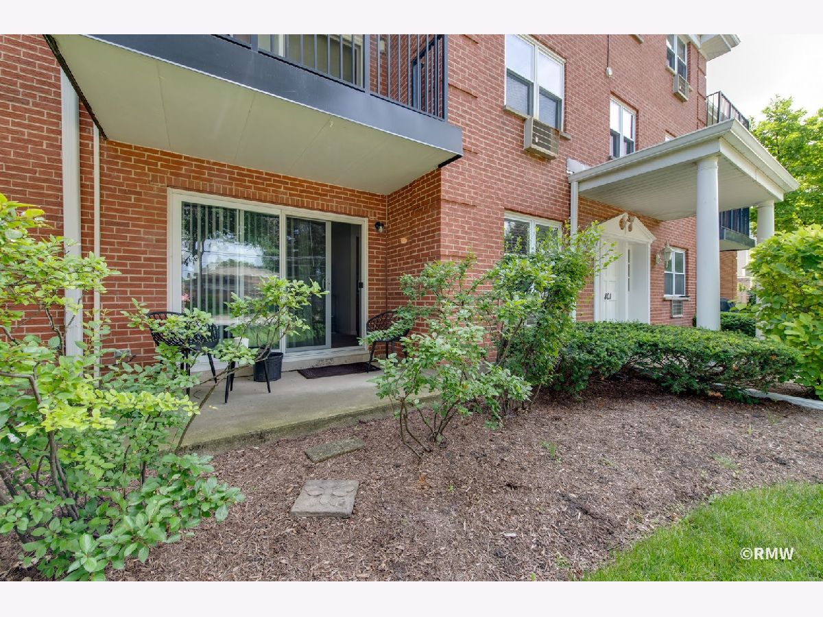 Homes & Condominiums Sold Eastwood Arlington Heights Illinois, 801 Miner