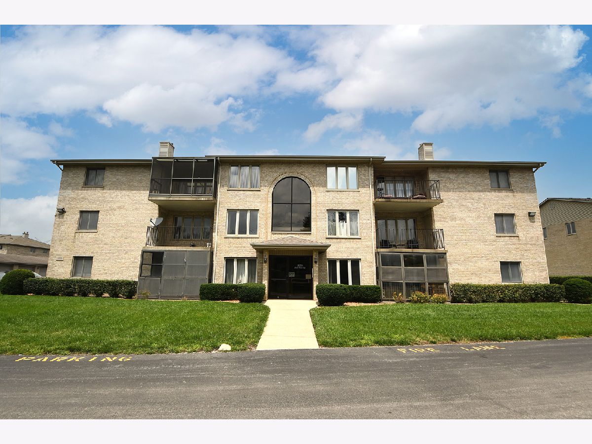 Condominiums & Homes Sold Crestwood Highlands Crestwood Illinois, 5030 Midlothian Tpke