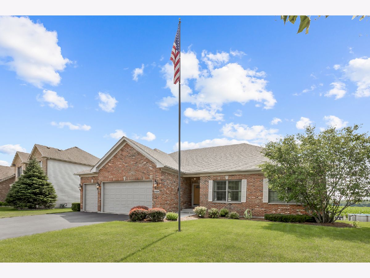 Homes & Condos & Townhomes Sold Hampshire Meadows Hampshire Illinois, 1010 Peregrine