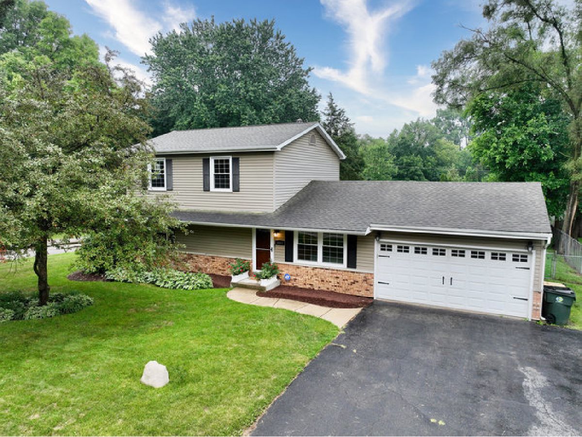 Homes Sold Westmoor Gardens Crystal Lake Illinois, 9403 Ballard