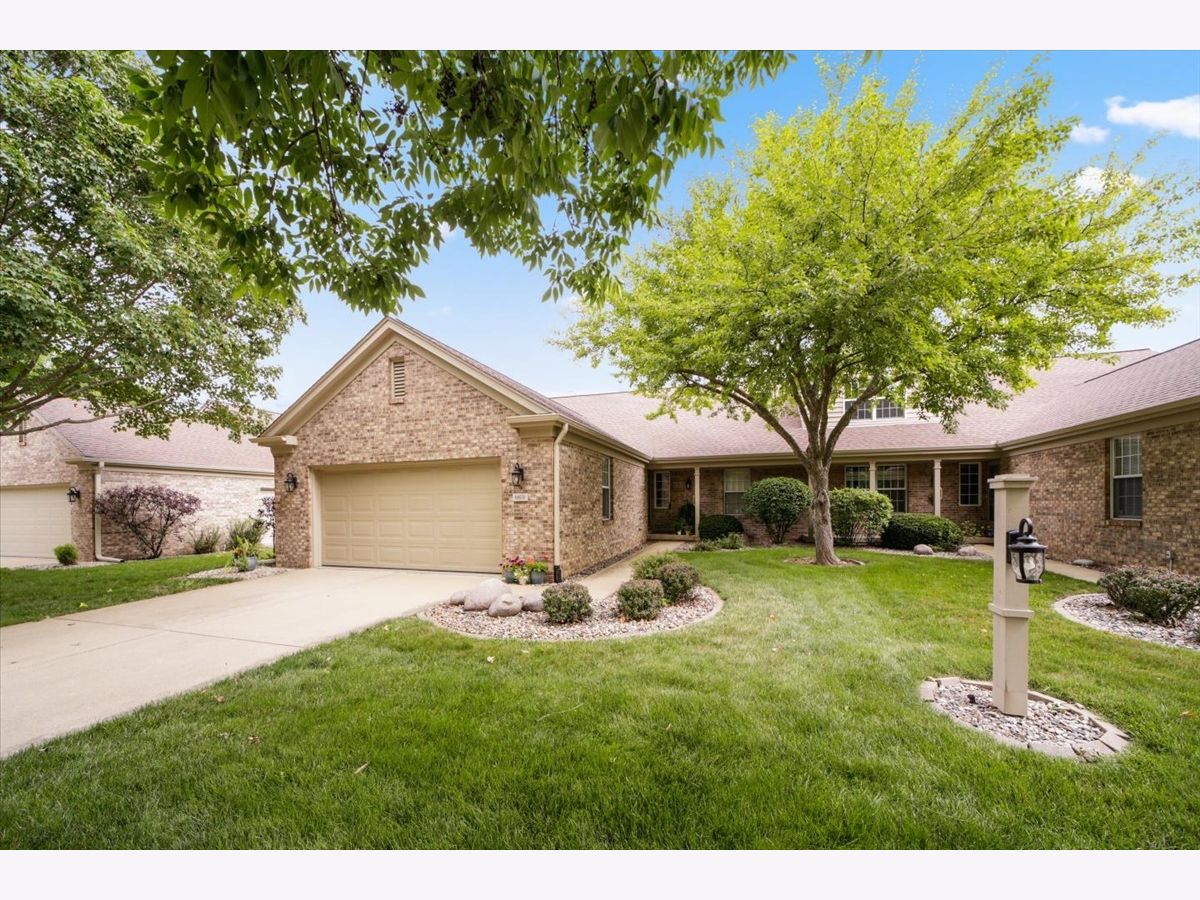 Condominiums & Homes Sold Old Farm Champaign Illinois, 1605 Lakeside