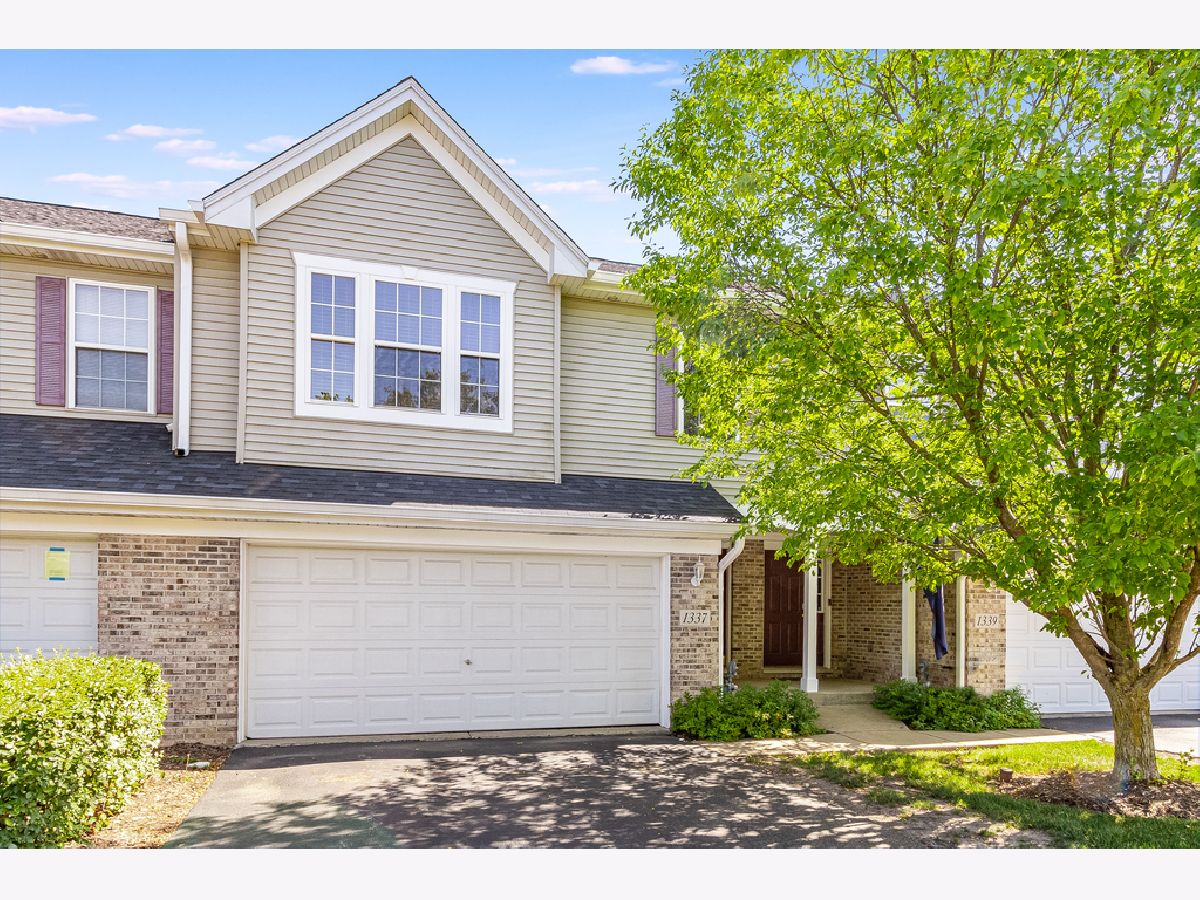 Townhomes & Condos Rented Autumn Ridge Crest Hill Illinois, 1337 Harvest