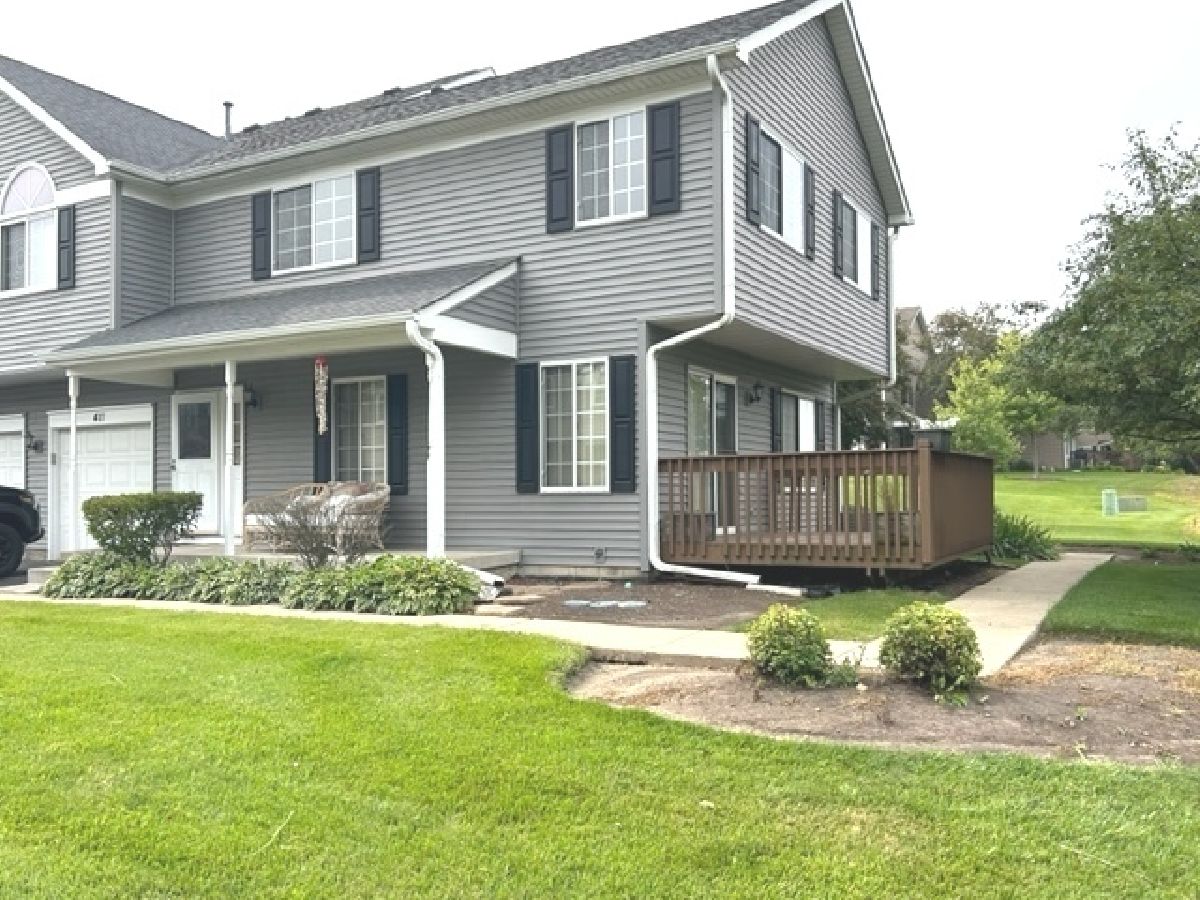 Townhomes & Condos & Homes Rented Woodcreek Village Lake In The Hills Illinois, 411 Village Creek