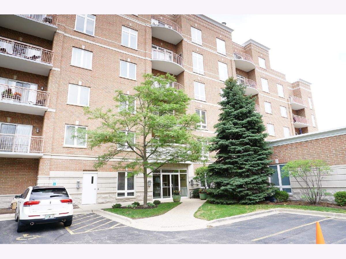 Condominiums Rented The Waterford Of Des Plaines Des Plaines Illinois, 787 Graceland