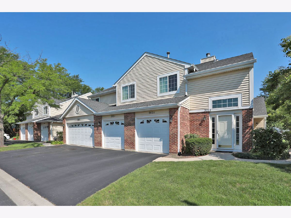 Townhomes & Condos Sold Sussex Square Streamwood Illinois, 201 Brittany
