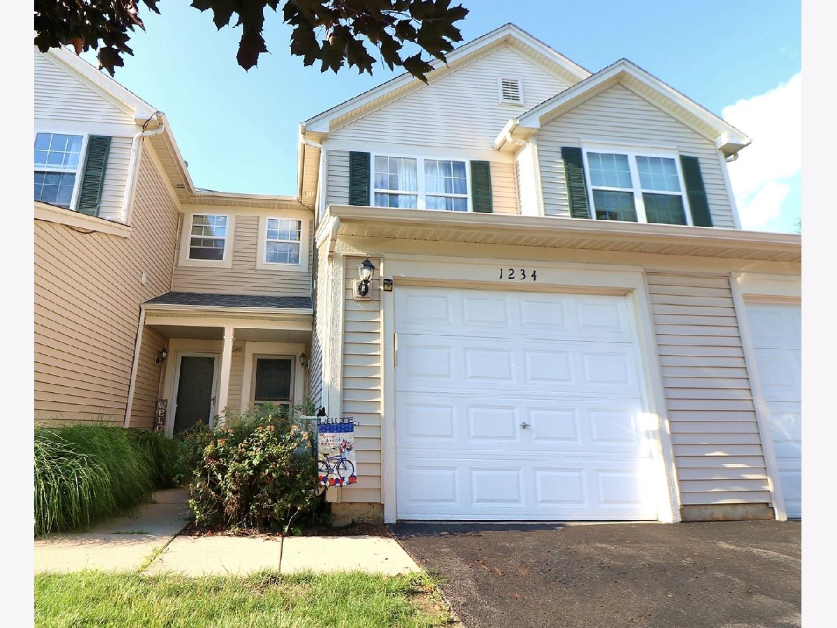 Townhomes & Homes Rented Aragon Carpentersville Illinois, 1234 Brookdale