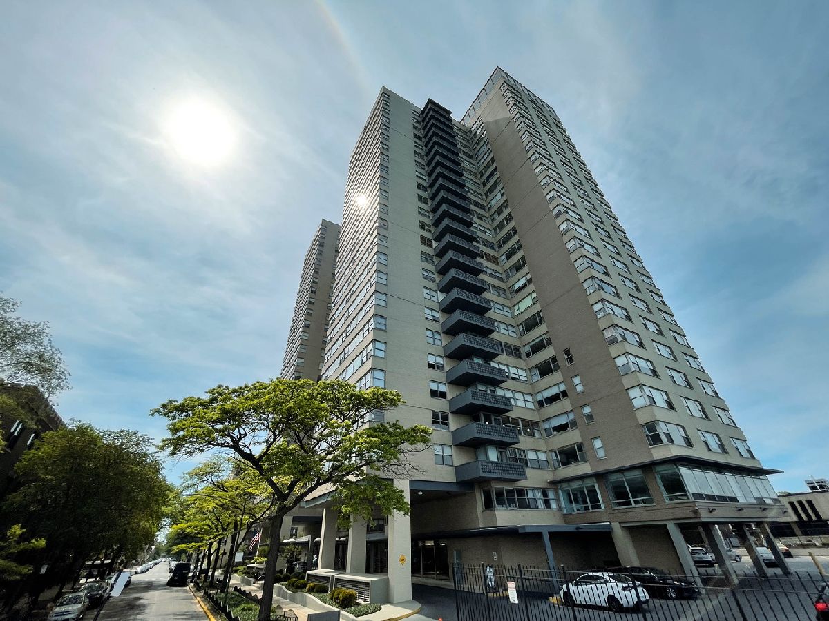 Condominiums Rented Shoreline Towers Chicago Illinois, 6301 Sheridan