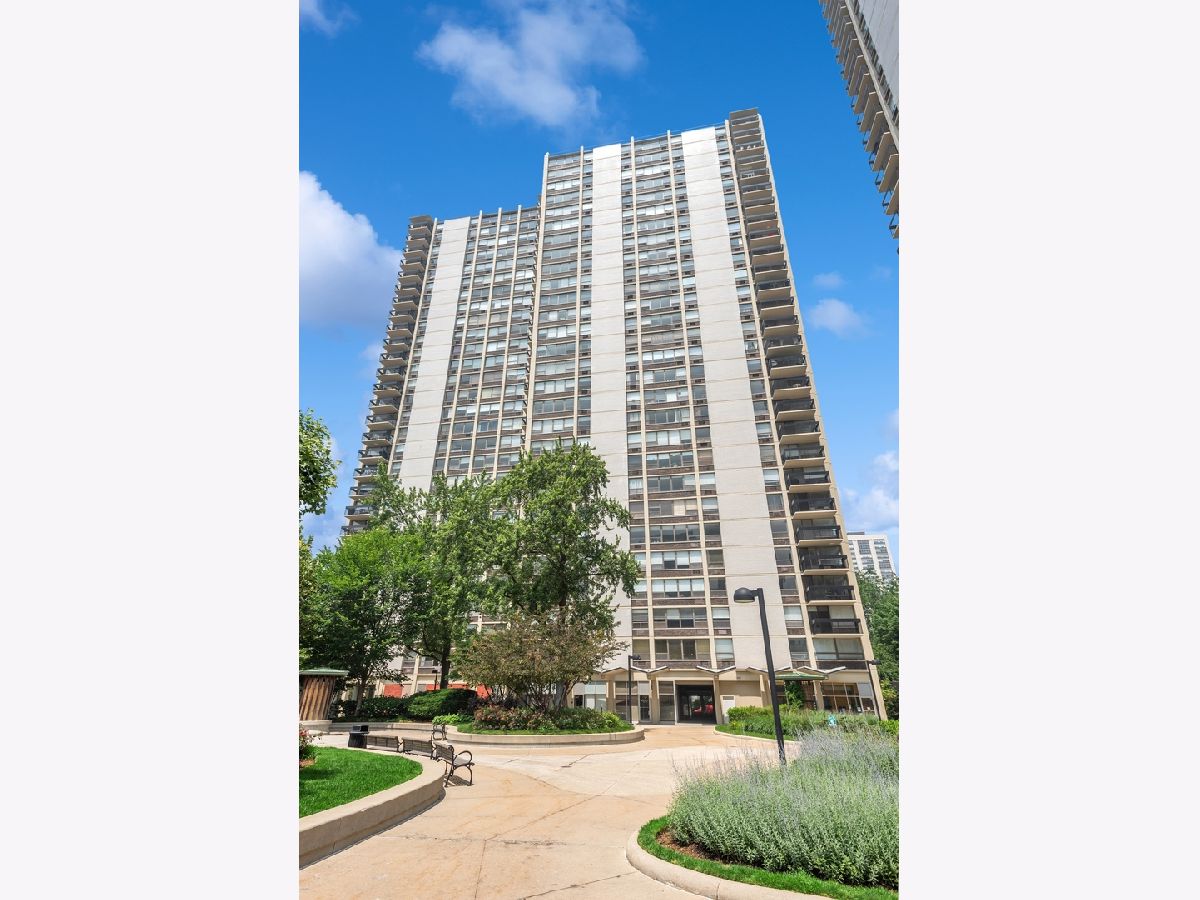 Condominiums Sold Cummings House Chicago Illinois, 1360 Sandburg