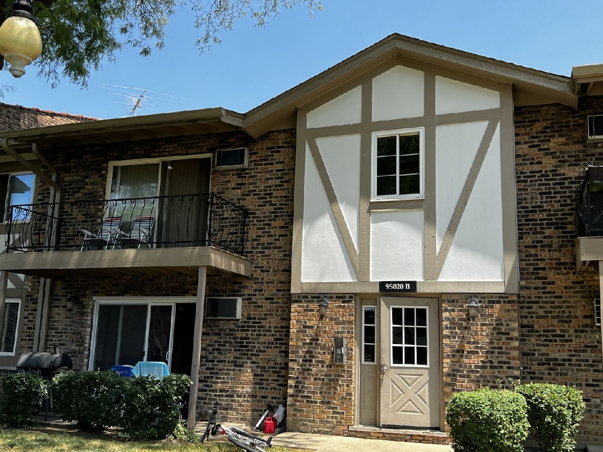 Condos & Townhomes Rented Stratford Green Willowbrook Illinois, 9s020 Frontage
