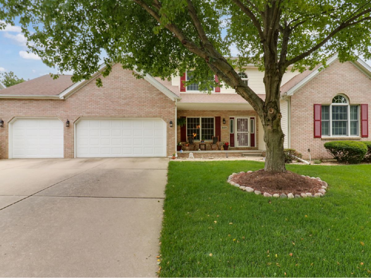 Homes & Condos & Townhomes Sold Eagle Crest Bloomington Illinois, 3109 Eagle Crest