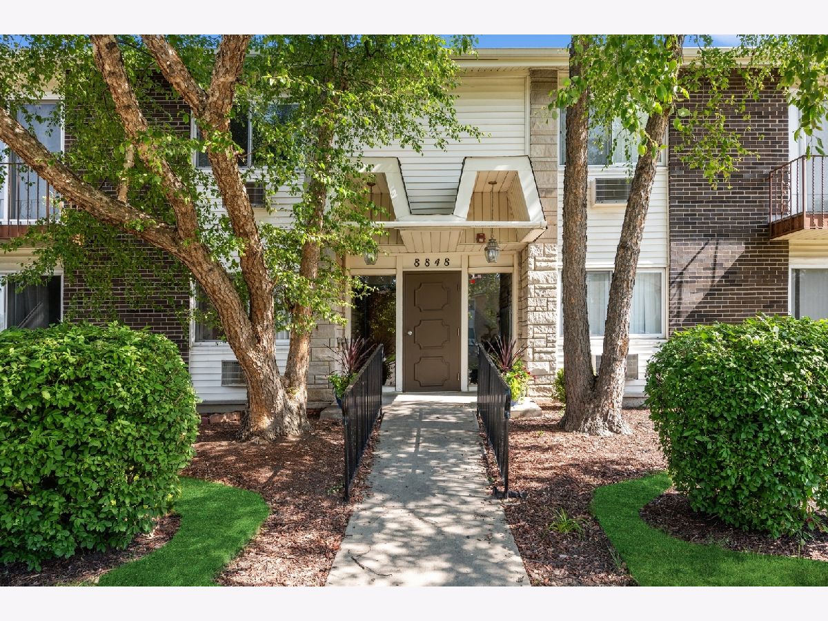 Courtland Square Des Plaines IL, Condominiums For Sale & For Rent