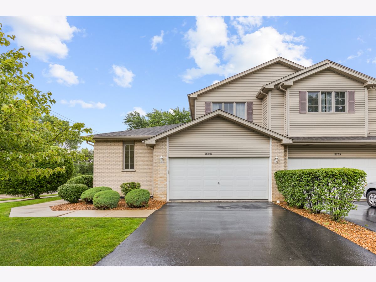Townhomes Sold Mccarthy Landings Mokena Illinois, 18701 Dove