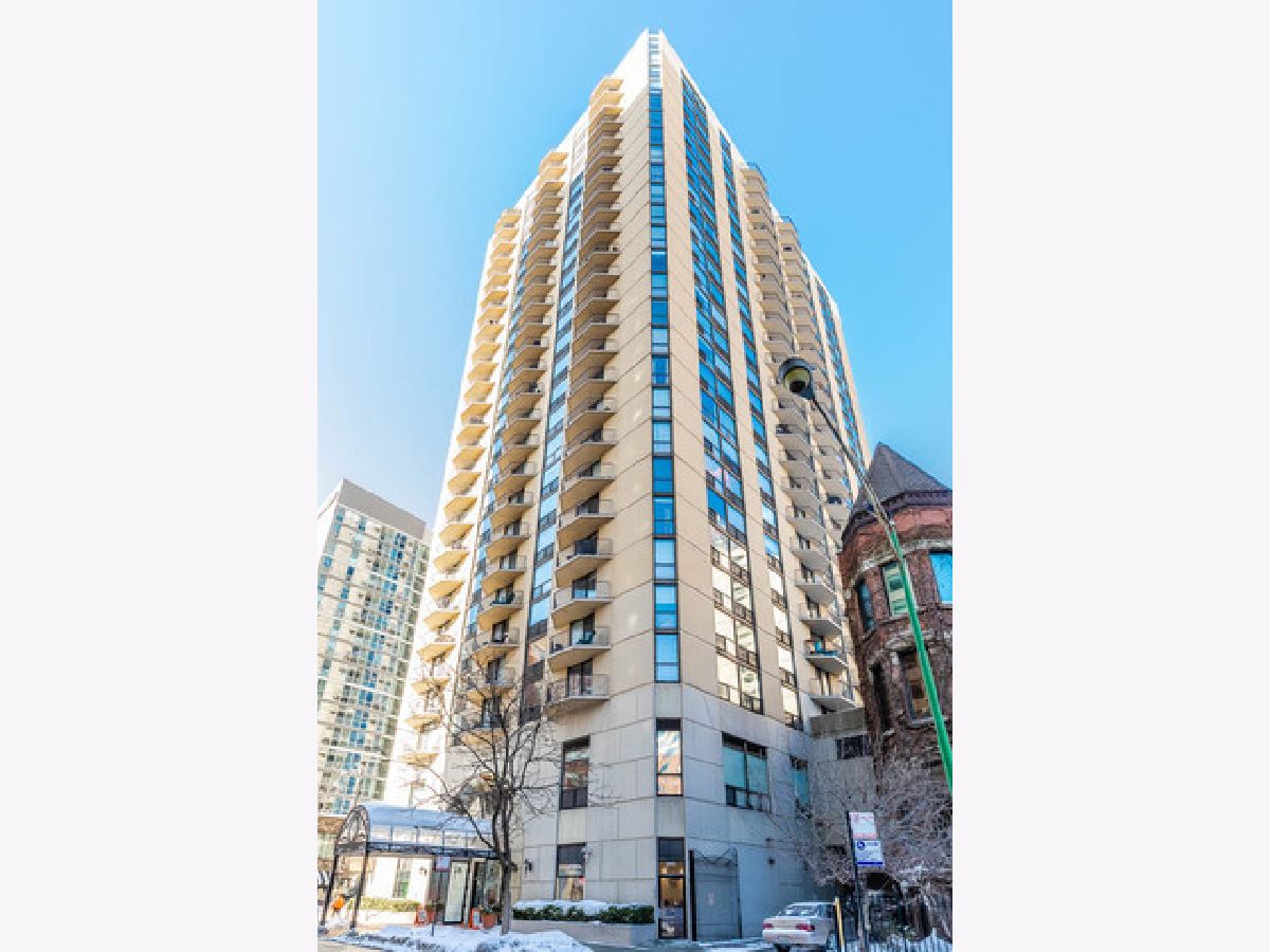 Condominiums Rented Hermitage Chicago Illinois, 70 Huron