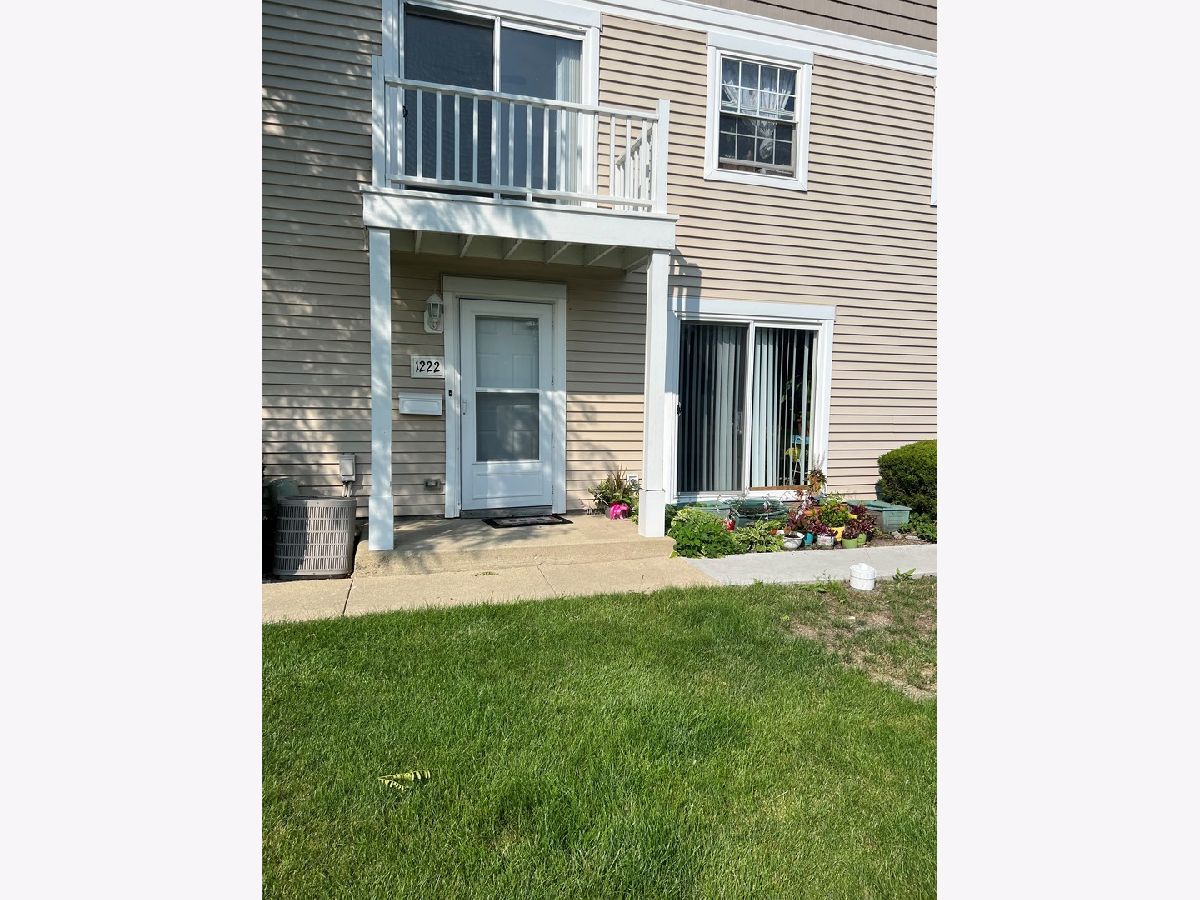 Townhomes & Condos Rented Cedar Run Wheeling Illinois, 1222 Union