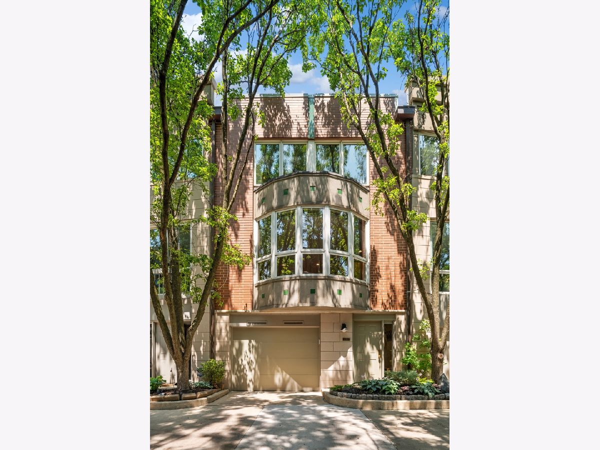 Townhomes Sold Tamerlane Chicago Illinois, 2675 Greenview