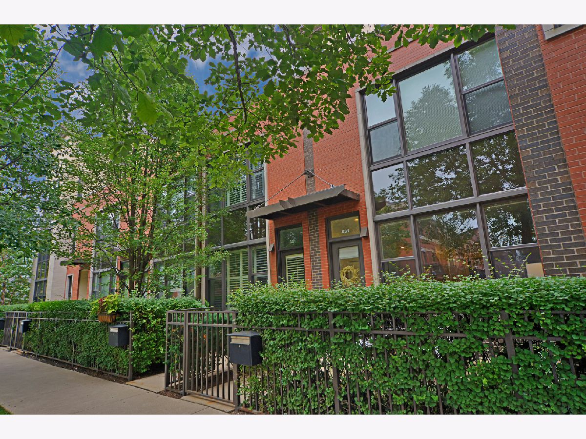 Condos & Townhomes & Homes Rented River North Chicago Illinois, 631 Oak