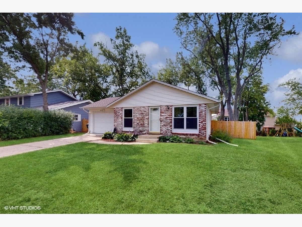 Homes Sold Seven Hills Lindenhurst Illinois, 2321 Springhill