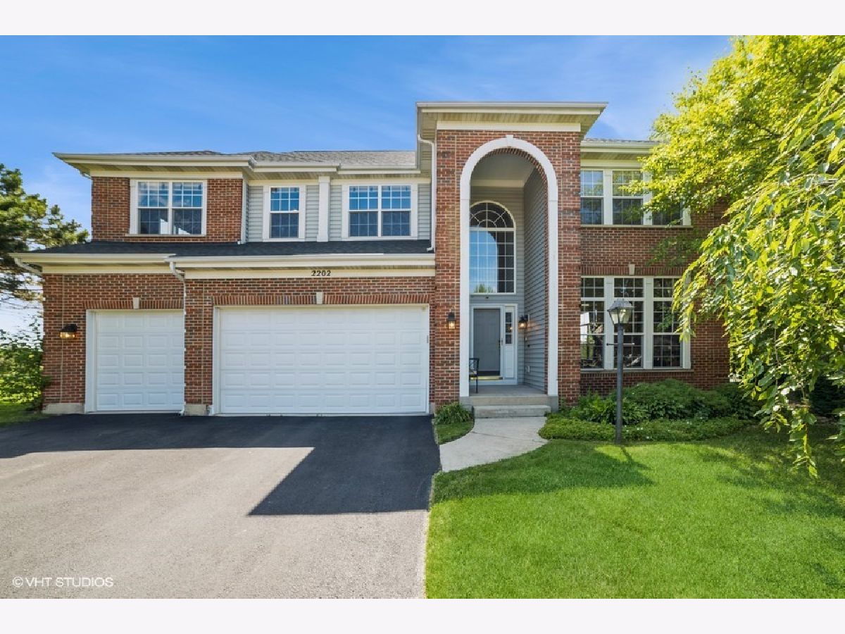 Homes & Condos & Townhomes Sold Willoughby Farms Estates Algonquin Illinois, 2202 Barrett