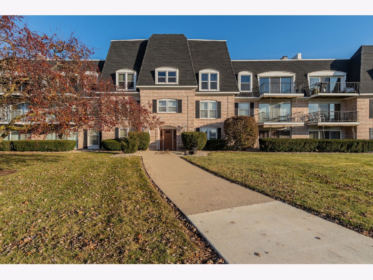 Condos & Townhomes Sold Chateaus Bloomington Illinois, 111 Rust