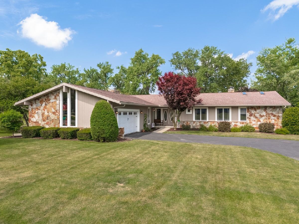 Homes & Condos & Townhomes Sold Crestwicke Bloomington Illinois, 9074 Tam O Shanter
