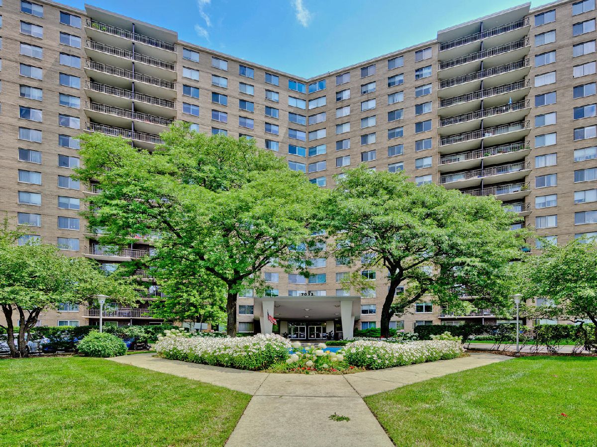 Winston Towers Chicago IL, Condominiums For Sale & For Rent Sadie