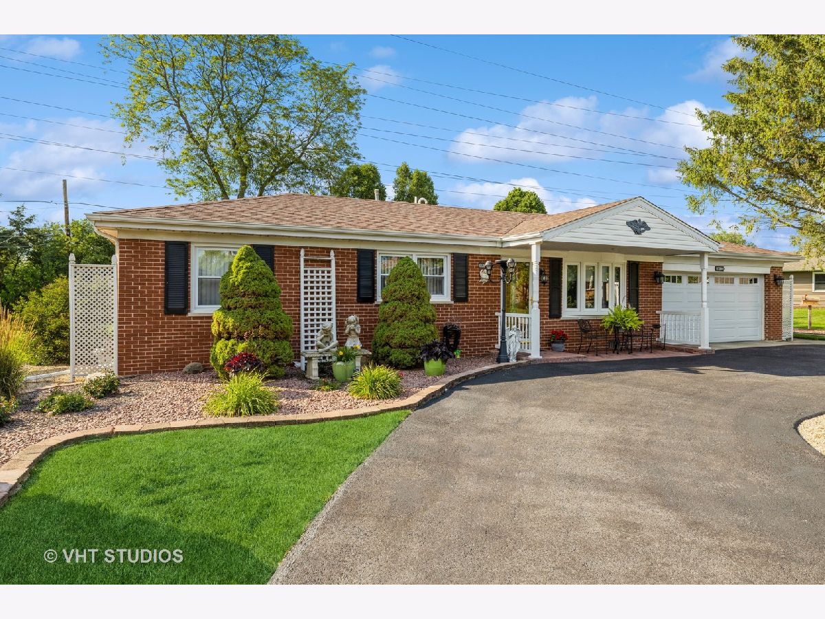 Homes Sold Liberty Grove Willow Springs Illinois, 10840 Liberty Grove