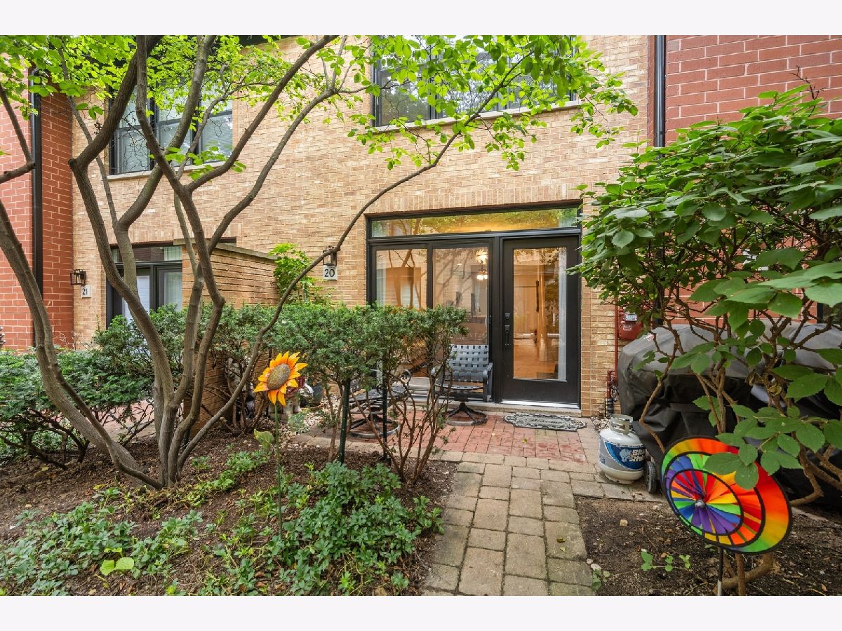 Townhomes & Condos Sold Wolcott Row Chicago Illinois, 1801 Diversey