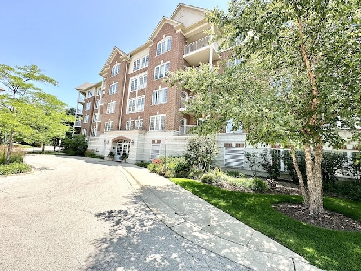 Condos & Townhomes Sold South Commons Deerfield Illinois, 610 Robert York