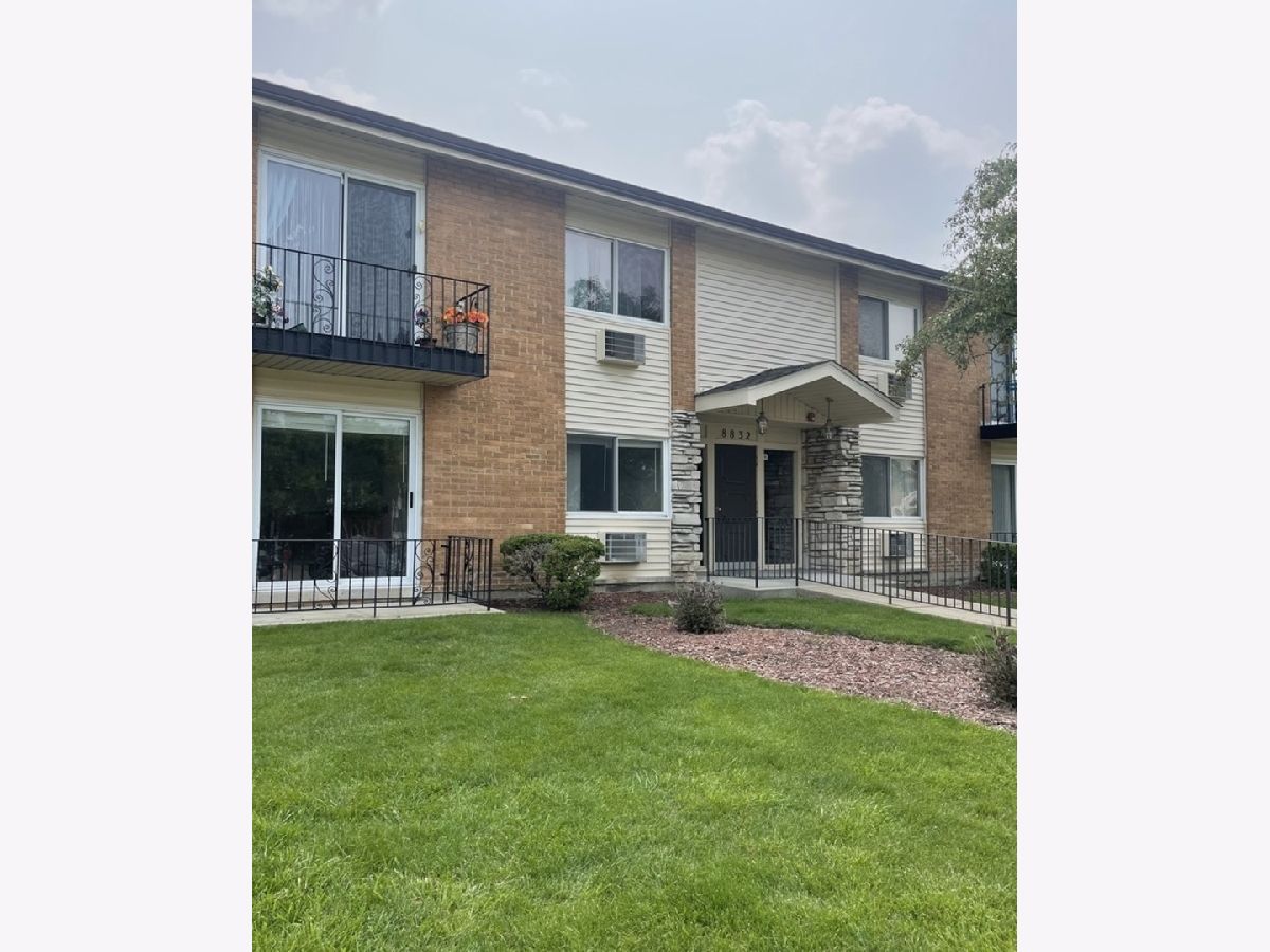 Courtland Square Des Plaines IL, Condominiums For Sale & For Rent