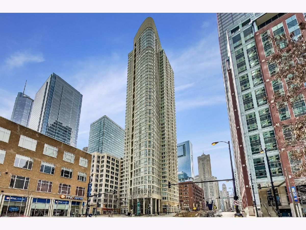 Condominiums Rented The Sterling Chicago Illinois, 345 Lasalle