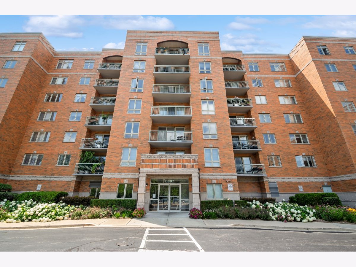 Condominiums Sold Eagle Point Niles Illinois, 6807 Milwaukee