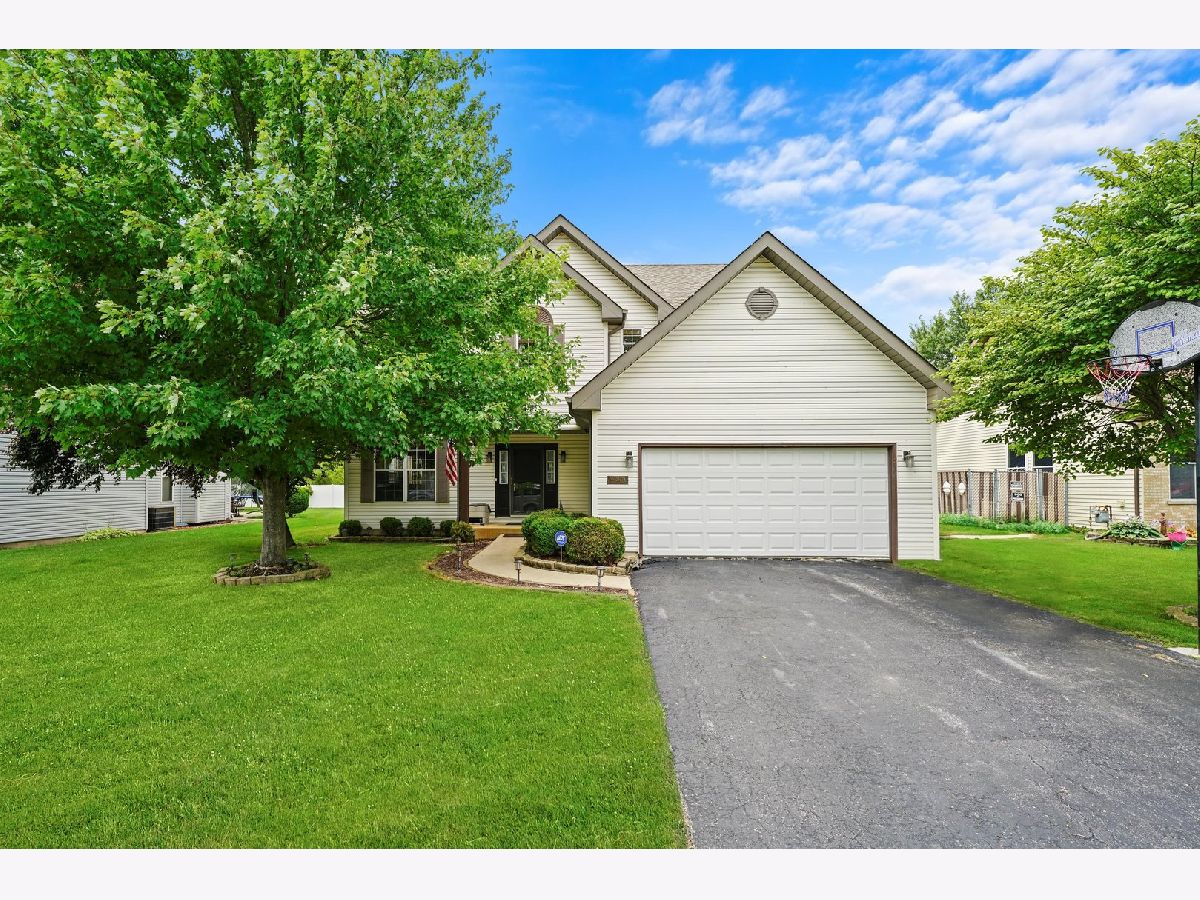 Homes & Condos & Townhomes Sold The Highlands Monee Illinois, 25778 Mckinley