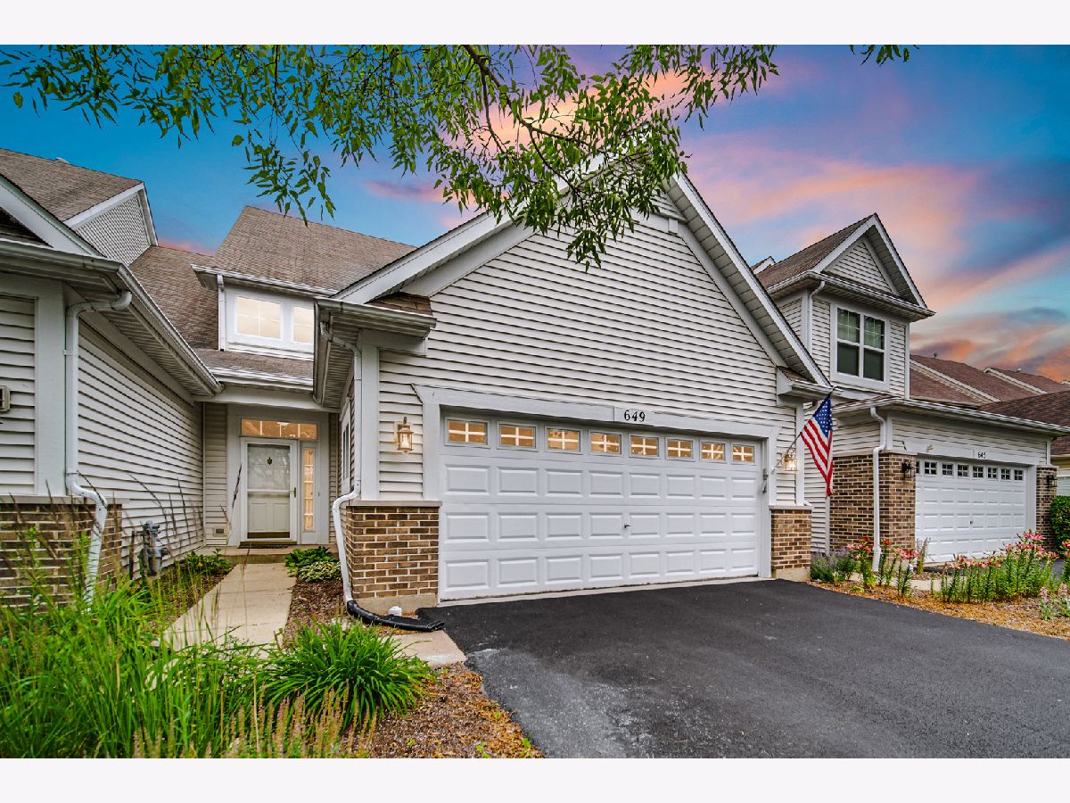 Townhomes Sold Cambridge At Waters Edge Grayslake Illinois, 649 Shoreline