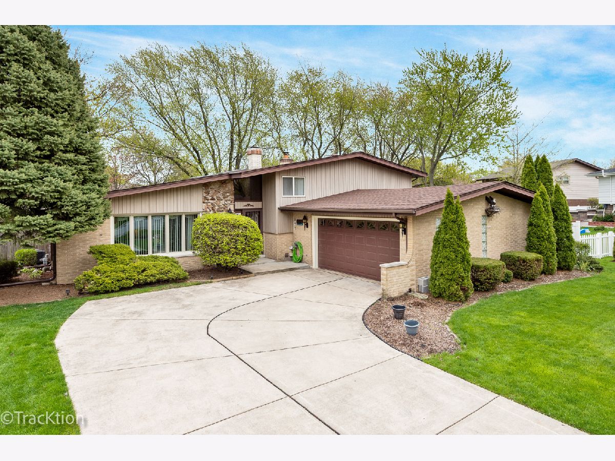 Homes & Condominiums Sold Farmingdale Darien Illinois, 7301 Wirth