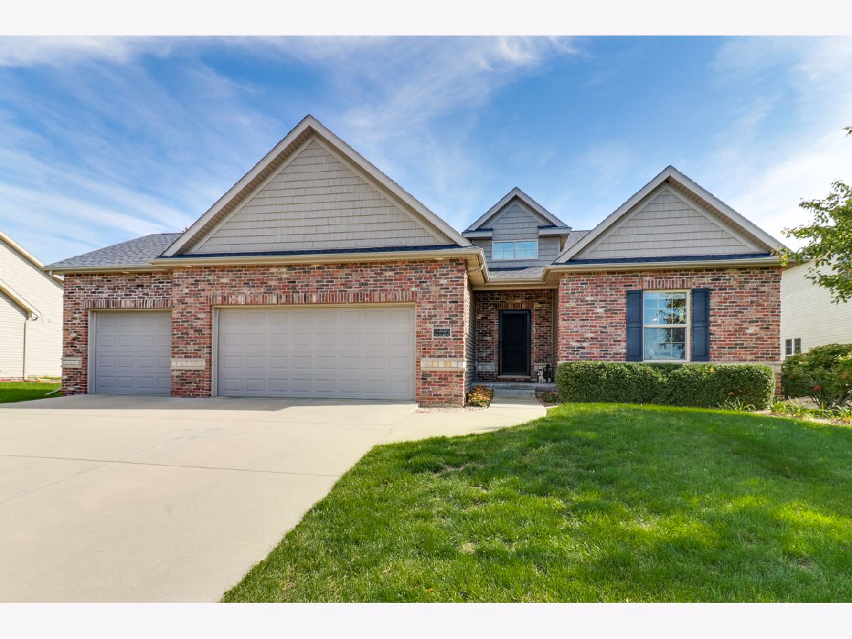 Homes & Condos & Townhomes Sold Sapphire Lake Bloomington Illinois, 1207 Norma