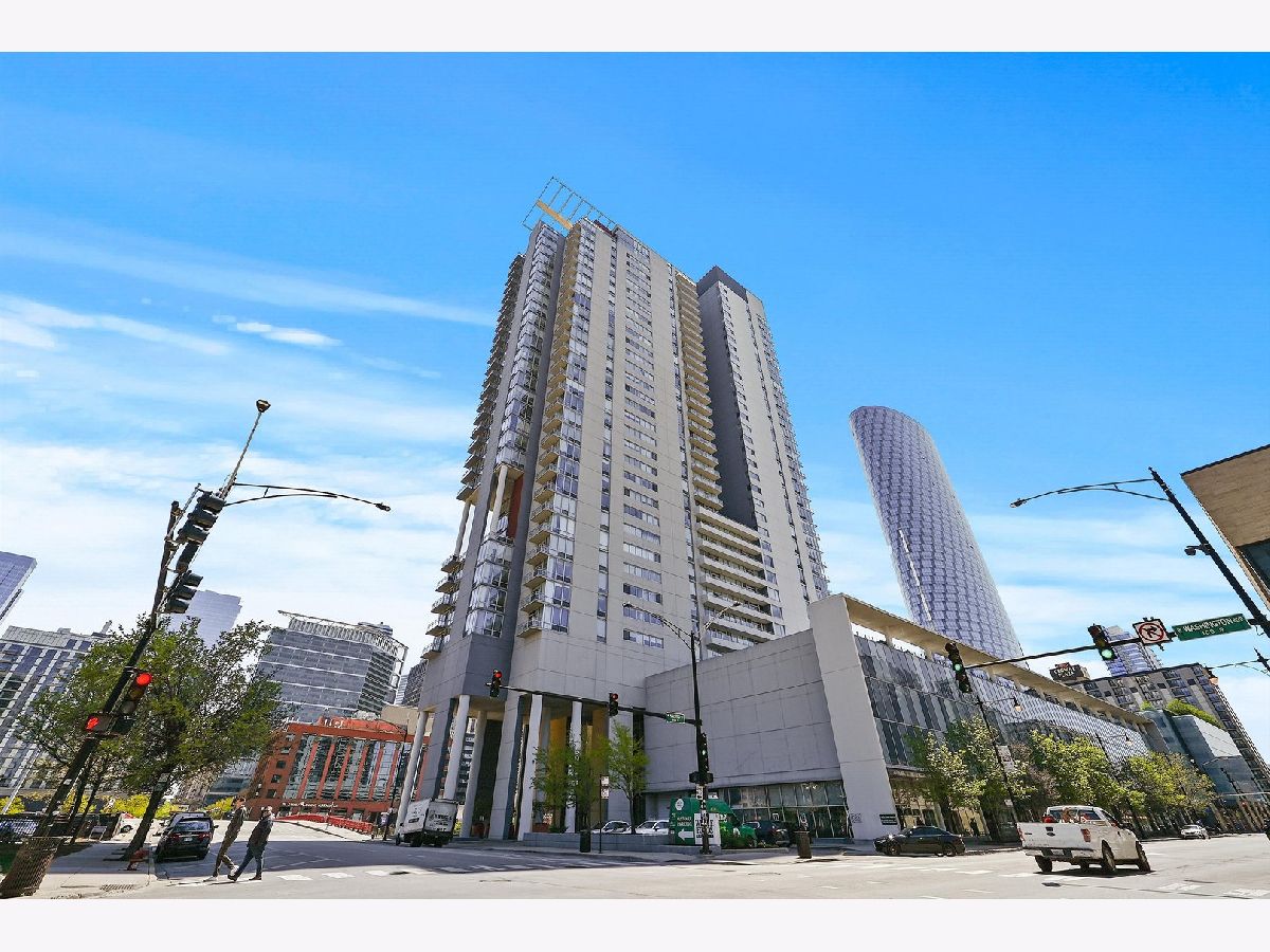 Condominiums Sold Skybridge Chicago Illinois, 737 Washington