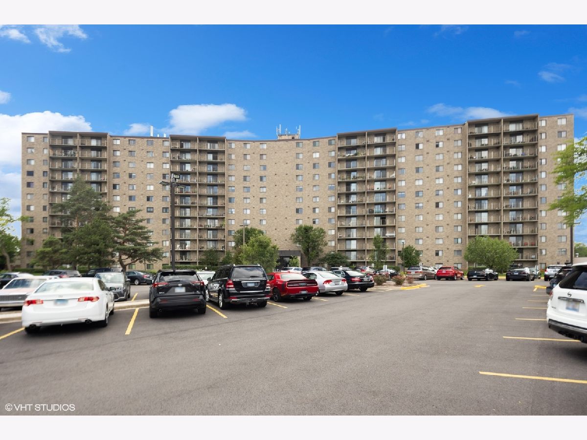 Condominiums Sold Lake Hinsdale Towers Willowbrook Illinois, 6340 Americana