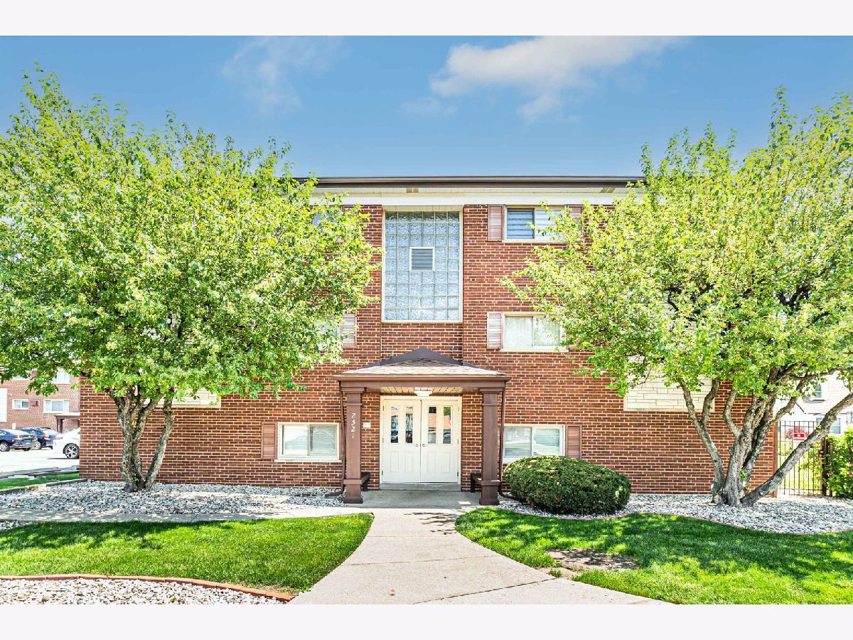 Condominiums & Homes Sold Thatcher Woods River Grove Illinois, 2521 Thatcher